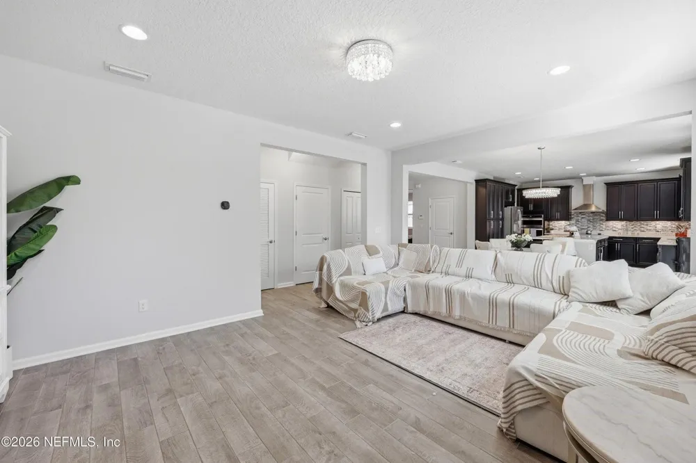 6946 AZALEA GROVE DRIVE Jacksonville, FL 32258