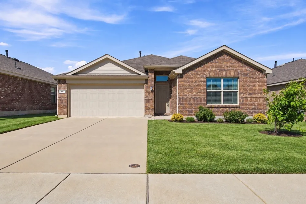 1810 Alamandine Avenue Cross Roads, TX 76227