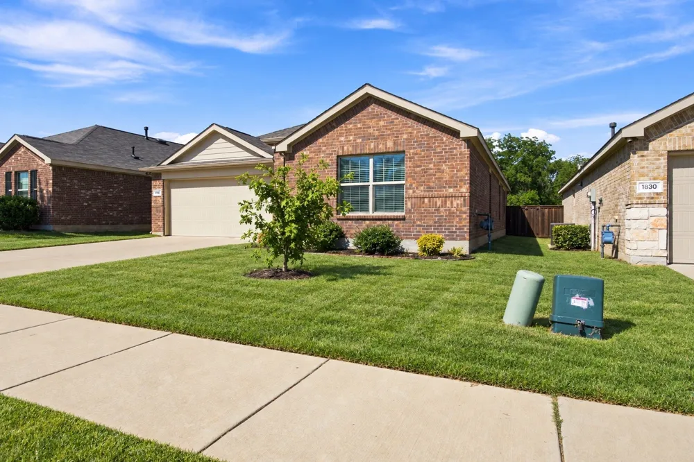 1810 Alamandine Avenue Cross Roads, TX 76227