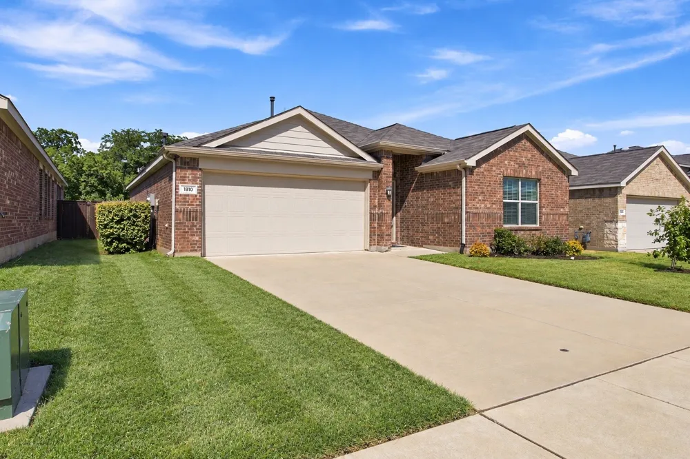 1810 Alamandine Avenue Cross Roads, TX 76227