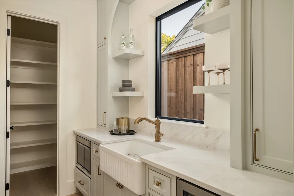 4722 Cowan Avenue Dallas, TX 75209