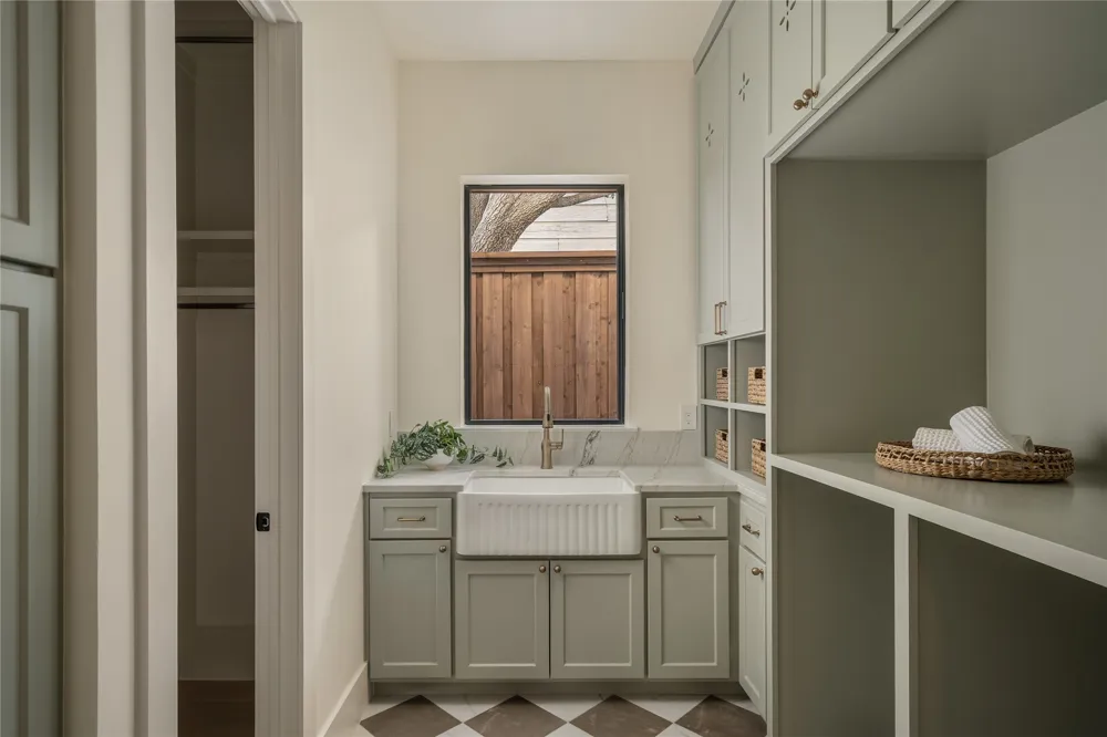 4722 Cowan Avenue Dallas, TX 75209