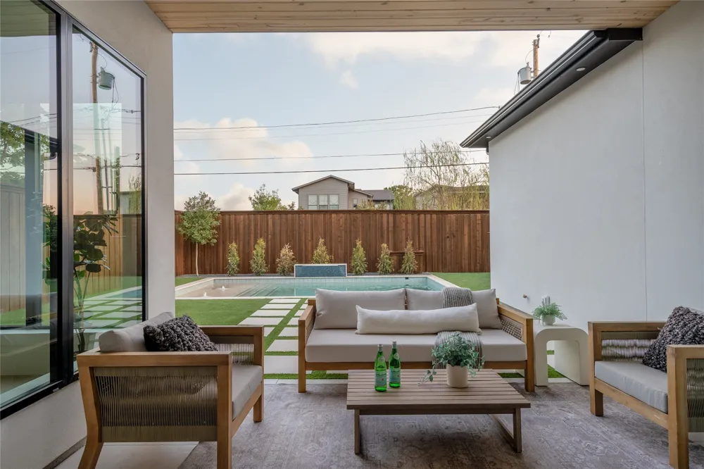 4722 Cowan Avenue Dallas, TX 75209