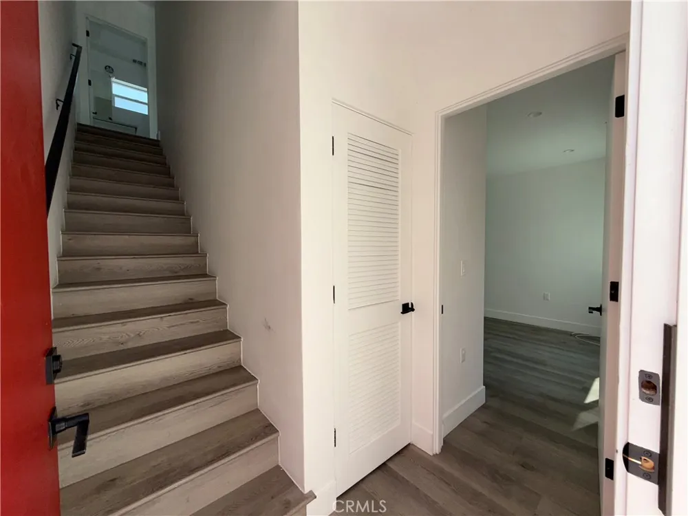 21715 Hart Street Canoga Park, CA 91303