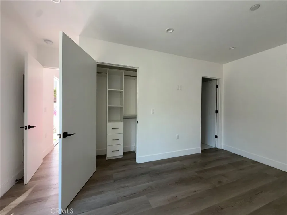 21715 Hart Street Canoga Park, CA 91303