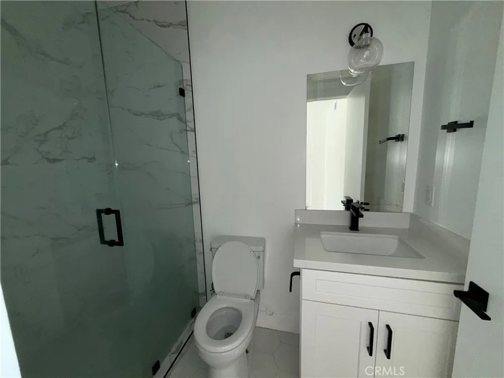 21715 Hart Street Canoga Park, CA 91303