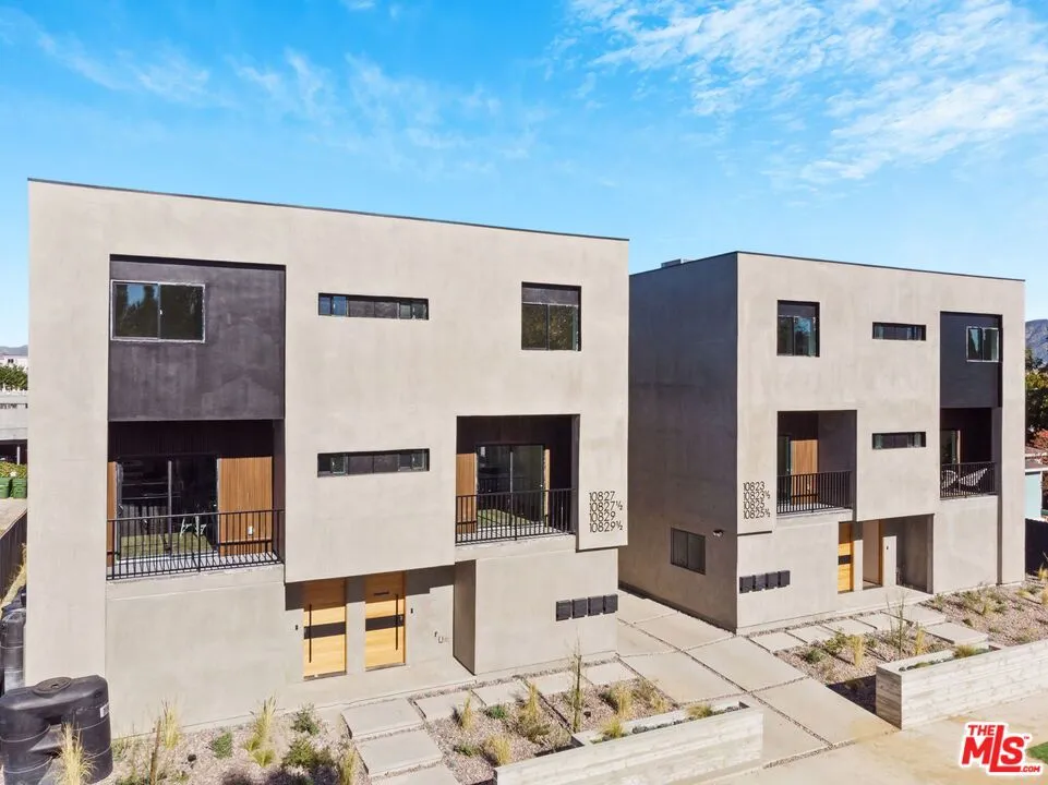 10821 Hartsook Street North Hollywood, CA 91601