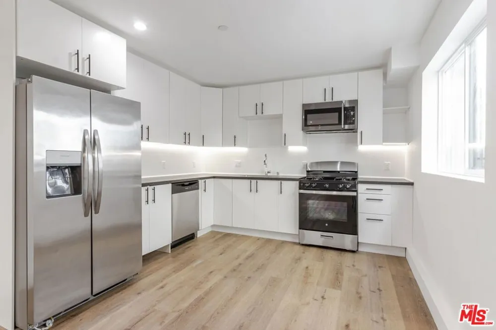 10821 Hartsook Street North Hollywood, CA 91601