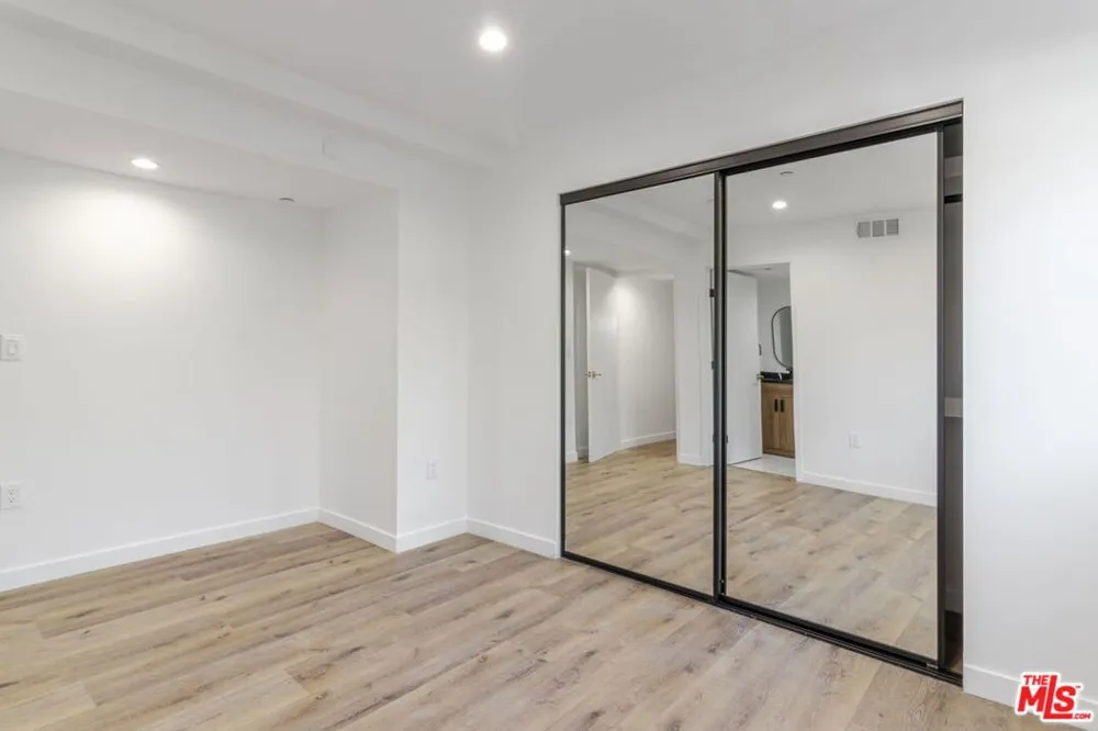 10821 Hartsook Street North Hollywood, CA 91601