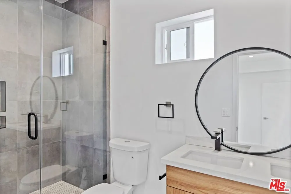 10821 Hartsook Street North Hollywood, CA 91601