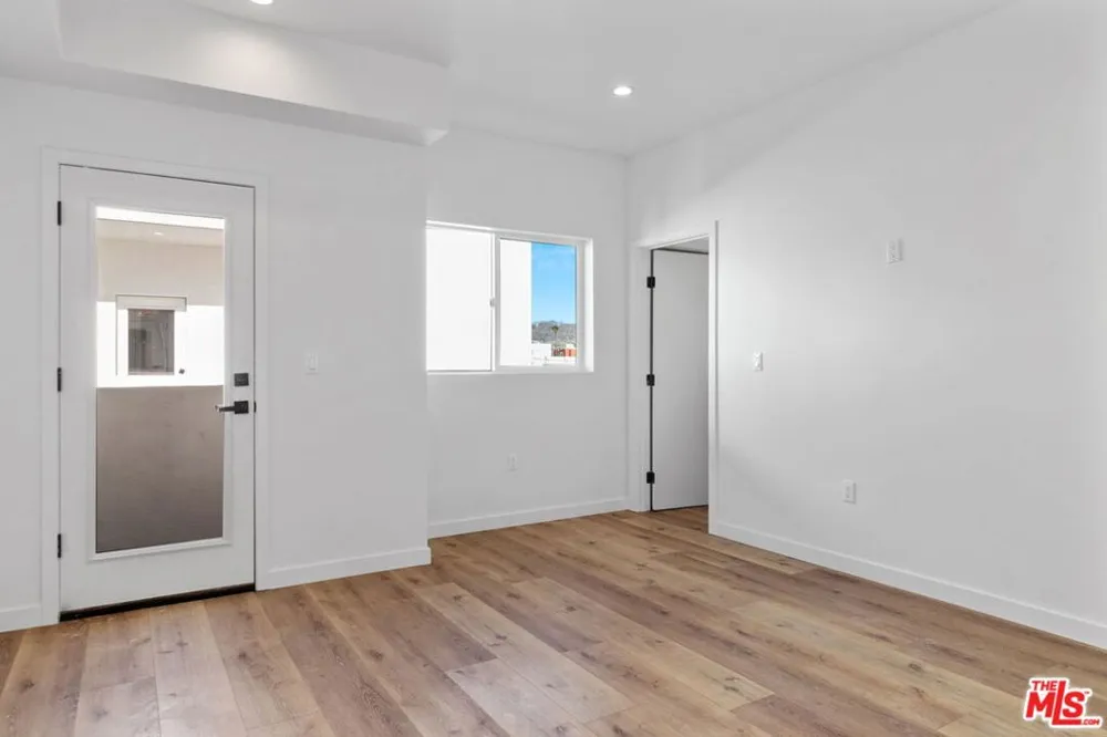 10821 Hartsook Street North Hollywood, CA 91601