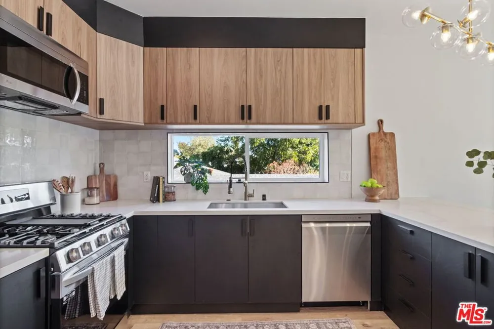 10821 Hartsook Street North Hollywood, CA 91601