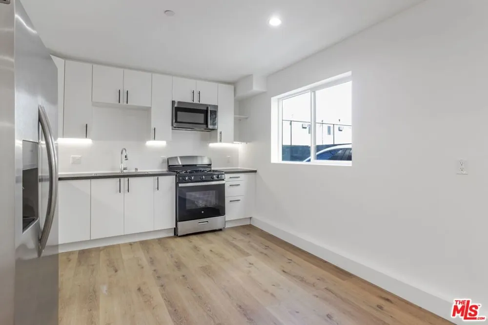 10821 Hartsook Street North Hollywood, CA 91601