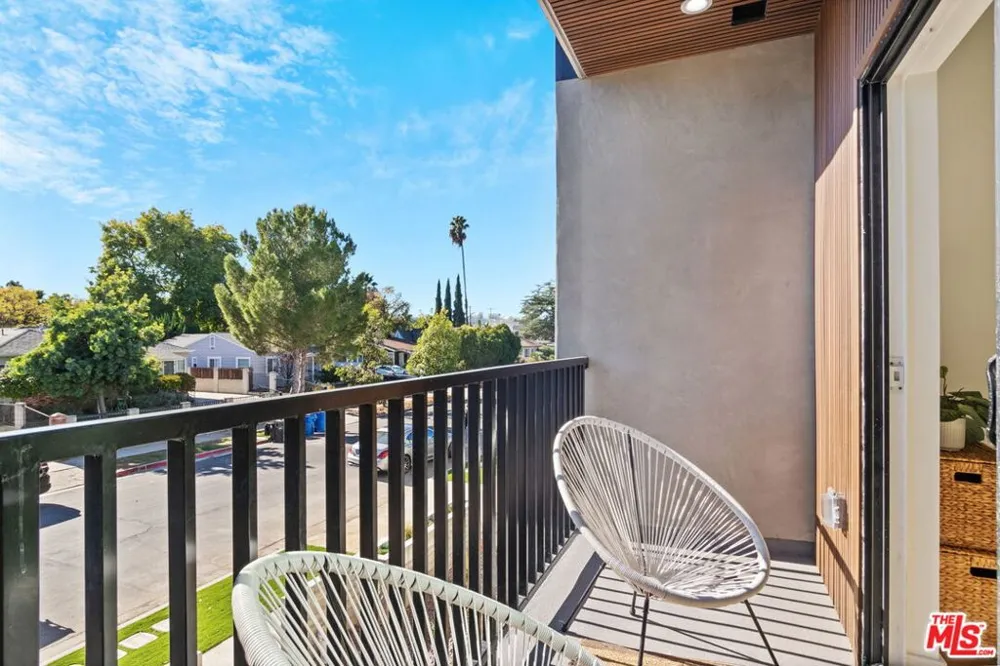 10821 Hartsook Street North Hollywood, CA 91601