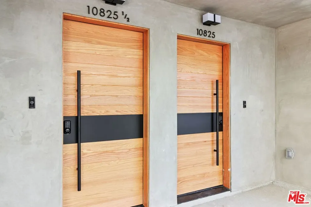 10821 Hartsook Street North Hollywood, CA 91601