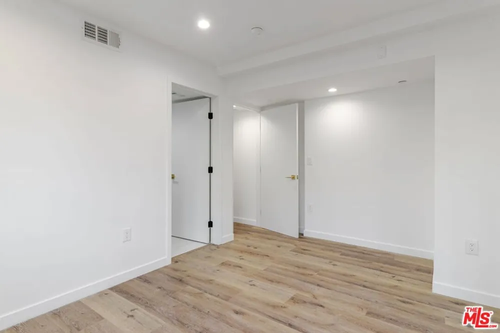 10821 Hartsook Street North Hollywood, CA 91601