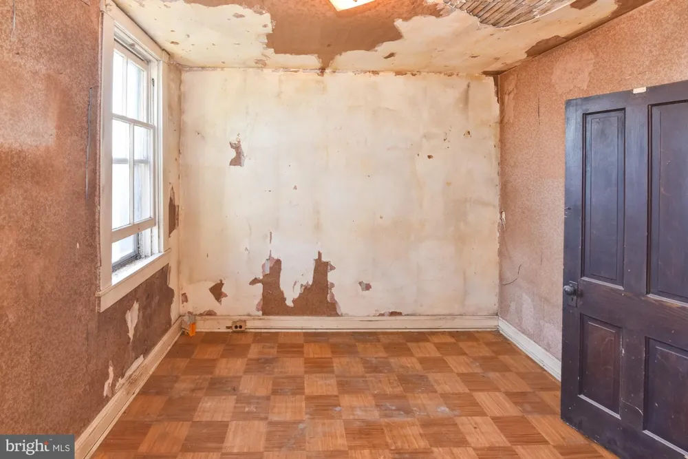 613 HARDING PLACE Baltimore, MD 21211