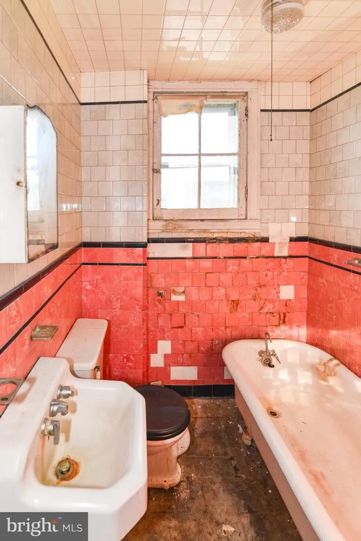 613 HARDING PLACE Baltimore, MD 21211