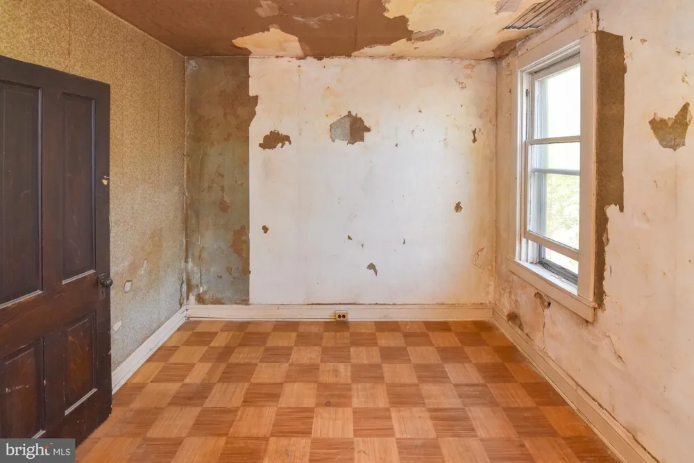 613 HARDING PLACE Baltimore, MD 21211
