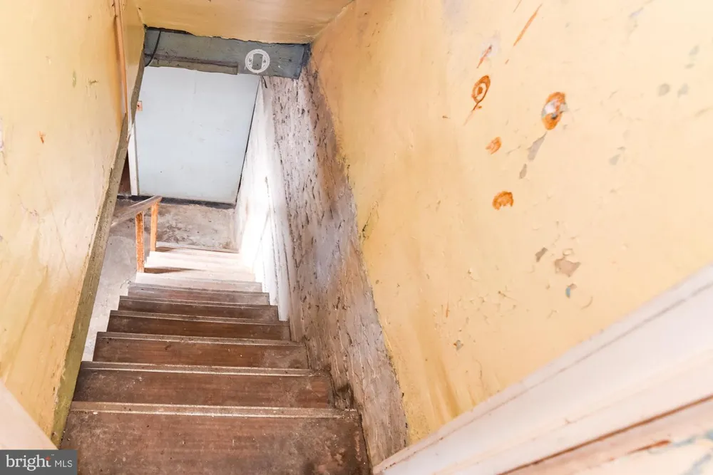 613 HARDING PLACE Baltimore, MD 21211