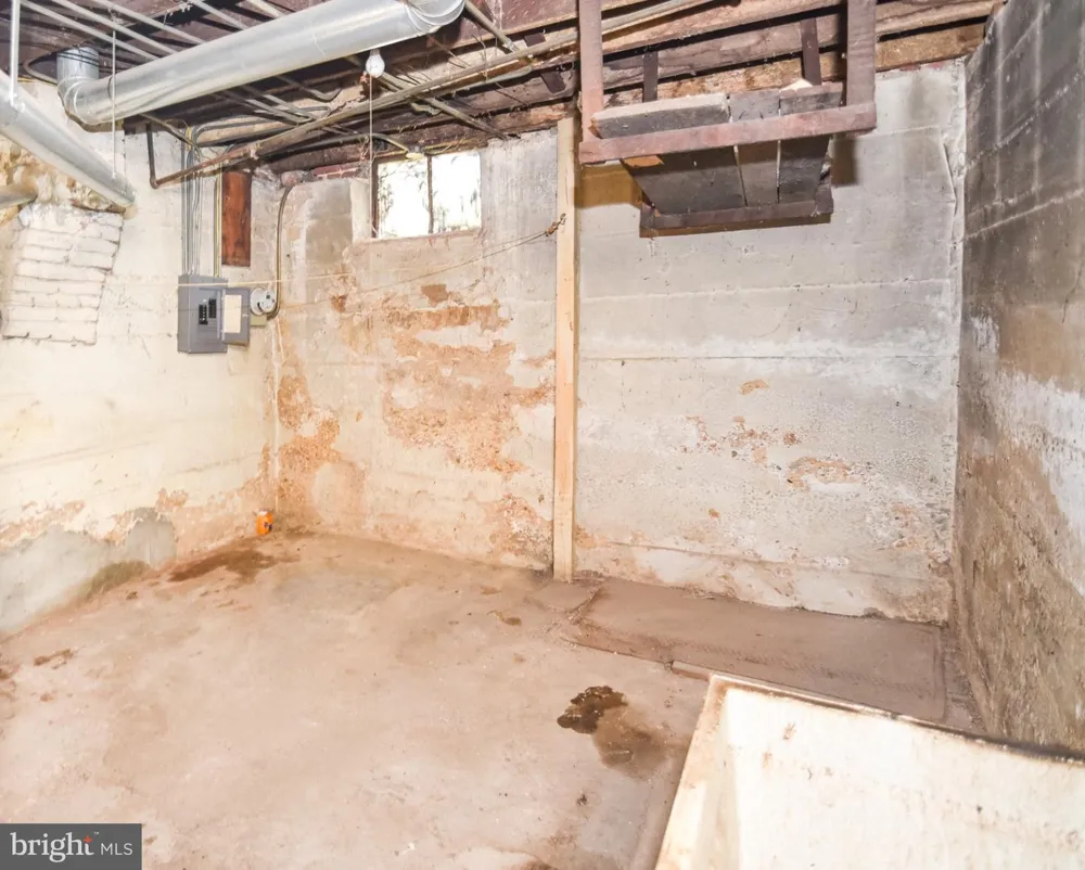 613 HARDING PLACE Baltimore, MD 21211