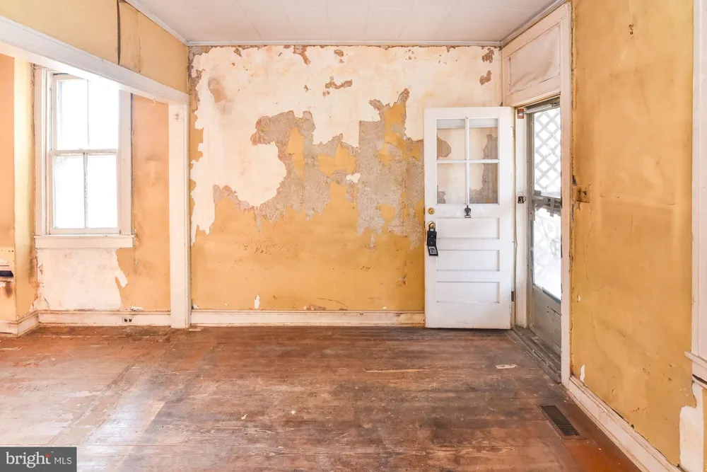 613 HARDING PLACE Baltimore, MD 21211