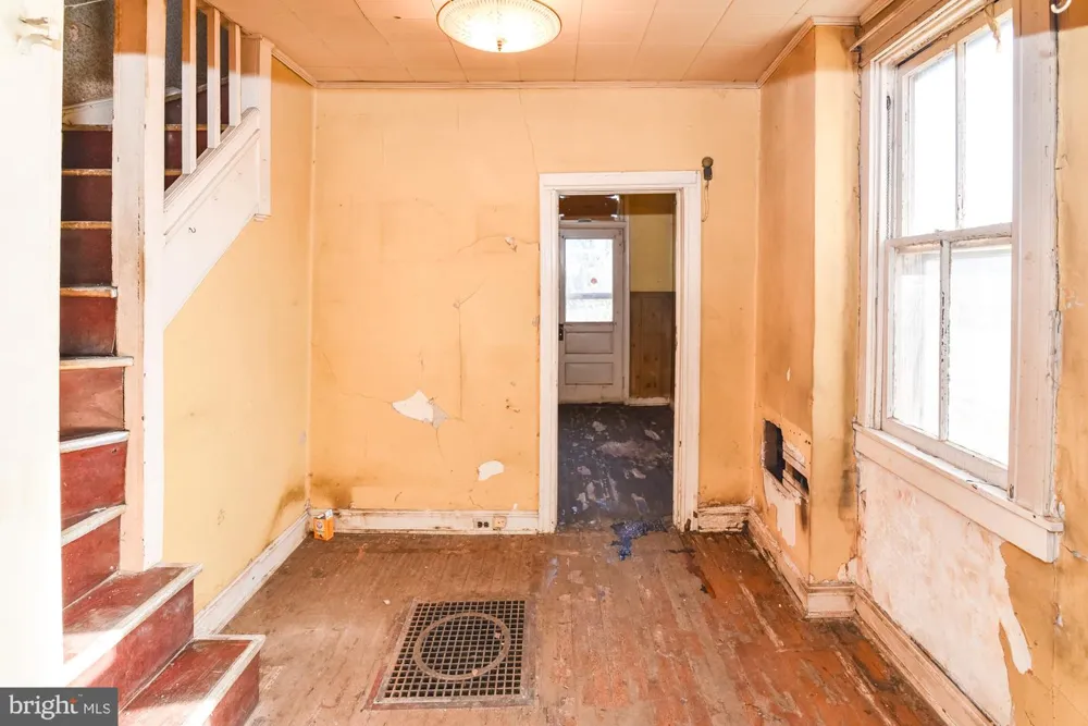 613 HARDING PLACE Baltimore, MD 21211