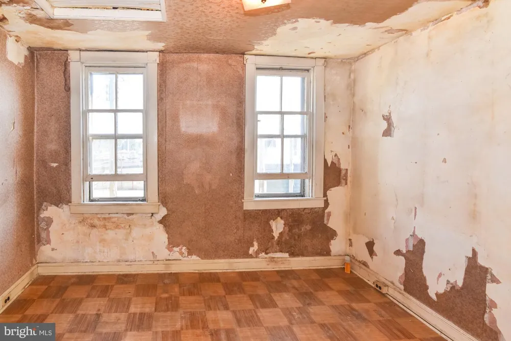 613 HARDING PLACE Baltimore, MD 21211