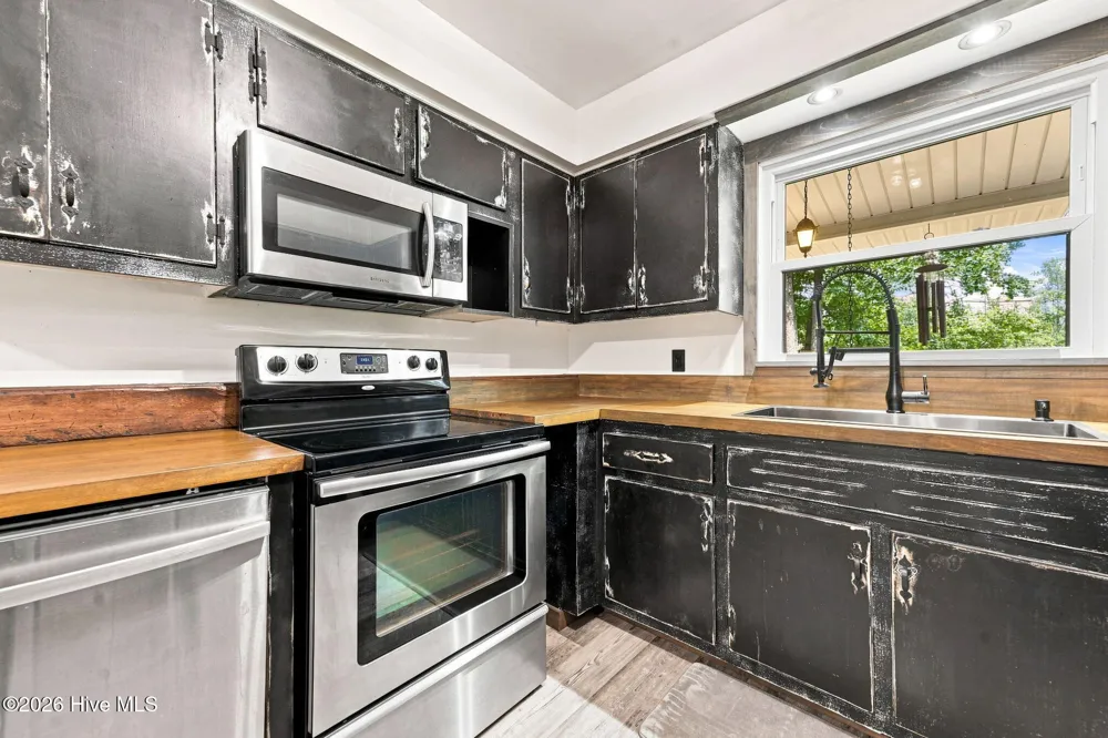 1306 Hot House Road Hayesville, NC 28904