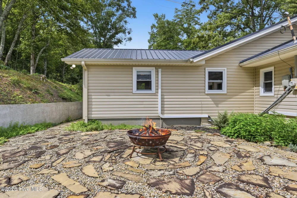 1306 Hot House Road Hayesville, NC 28904