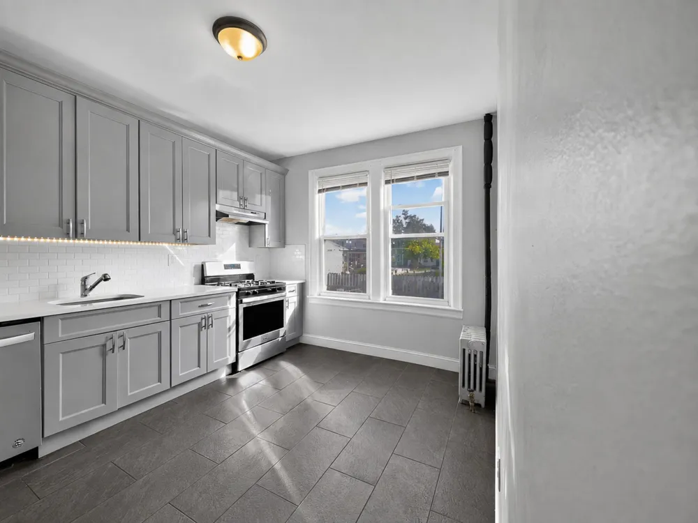 86 WEST 45TH ST Bayonne, NJ 07002