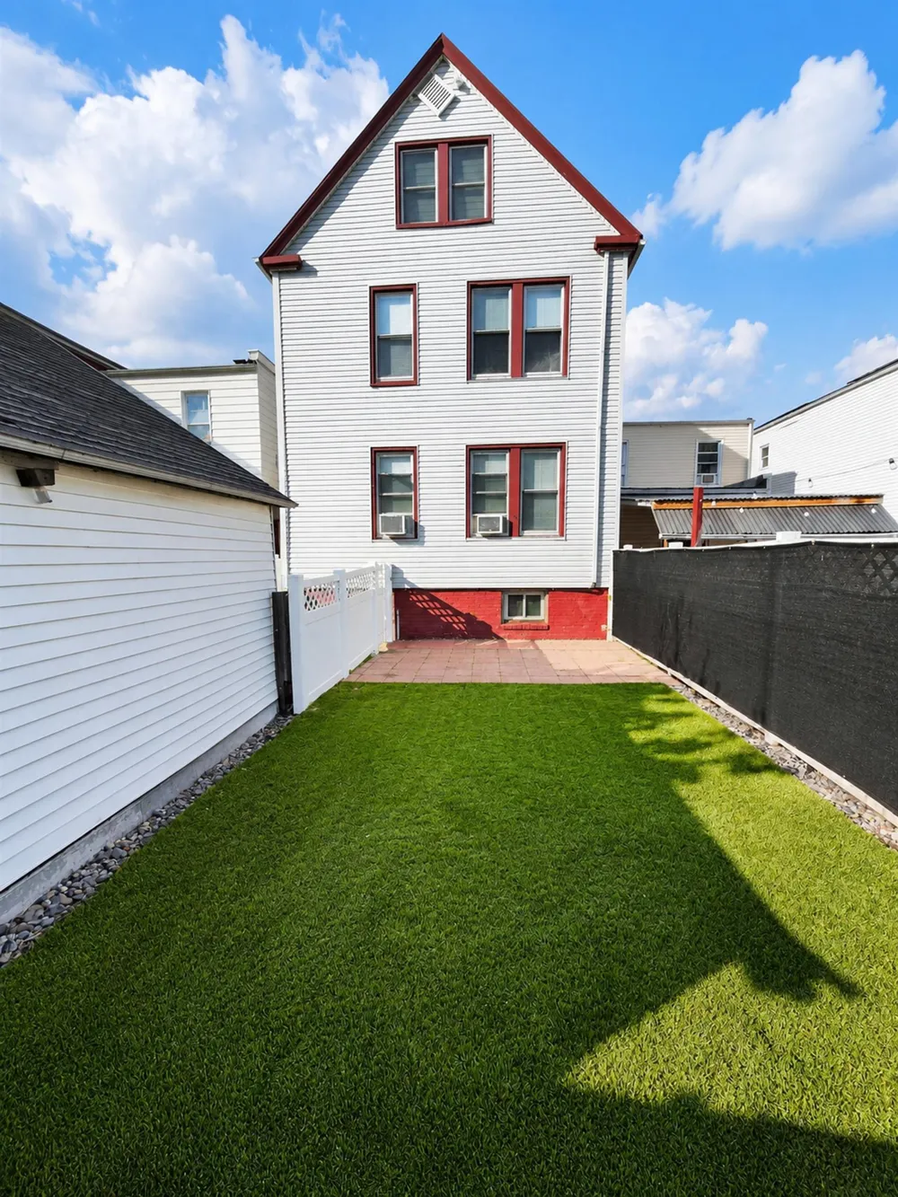 86 WEST 45TH ST Bayonne, NJ 07002