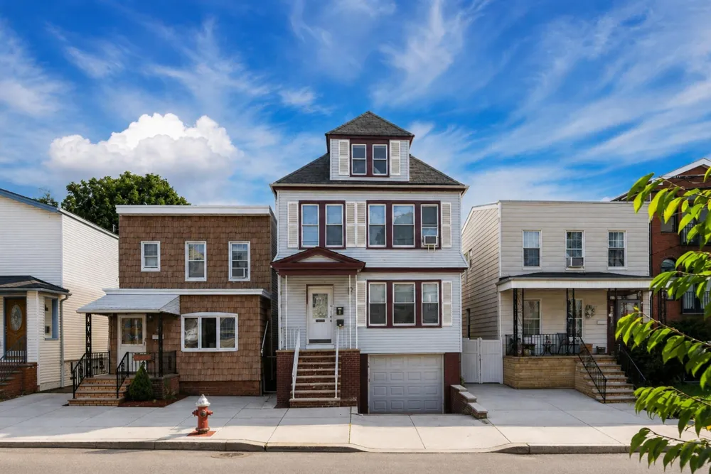 86 WEST 45TH ST Bayonne, NJ 07002