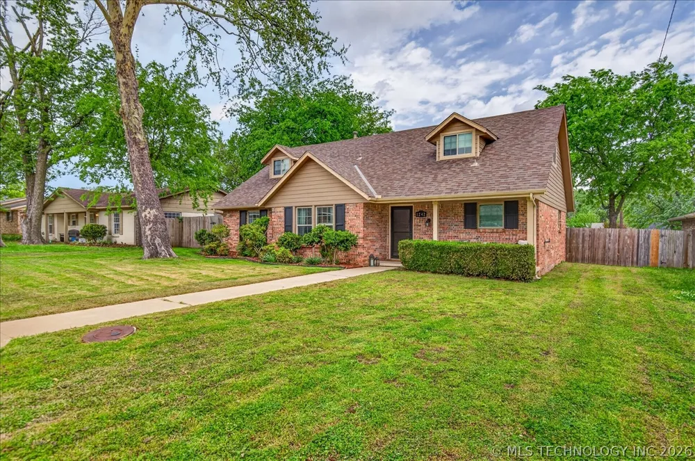 1242 May Lane Bartlesville, OK 74006