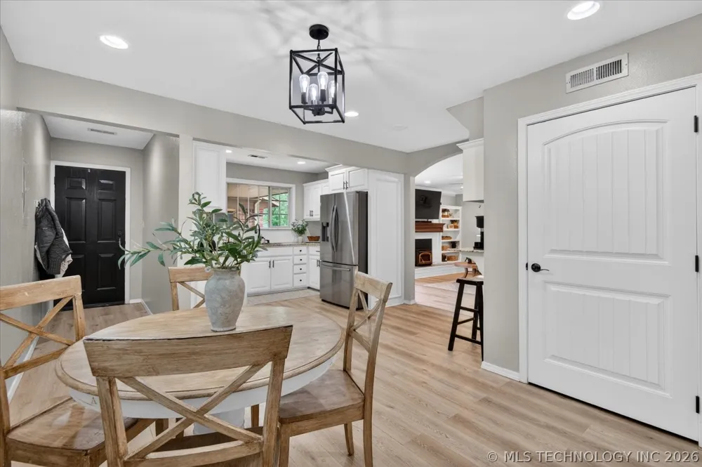 1242 May Lane Bartlesville, OK 74006