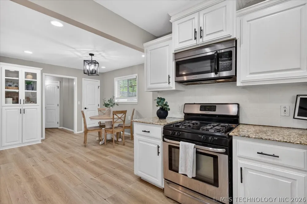 1242 May Lane Bartlesville, OK 74006