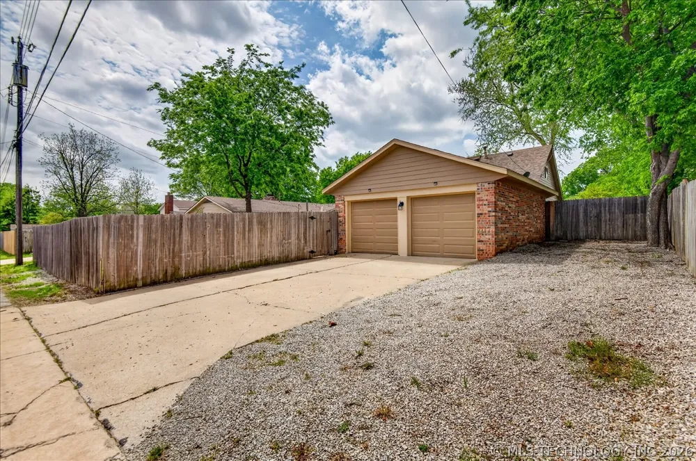 1242 May Lane Bartlesville, OK 74006