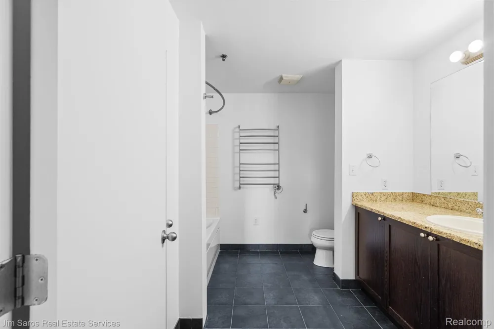 200 River place Wayne City, MI 48207