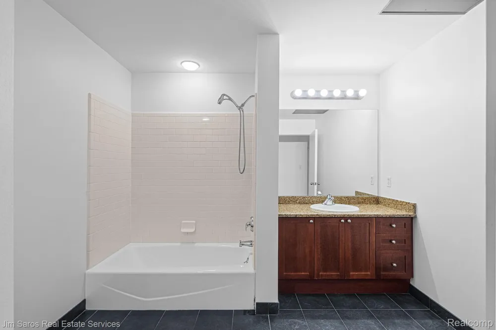 200 River place Wayne City, MI 48207