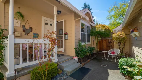 18 Bay Tree Court