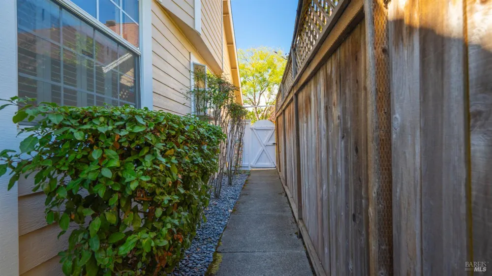 18 Bay Tree Court Cotati, CA 94931