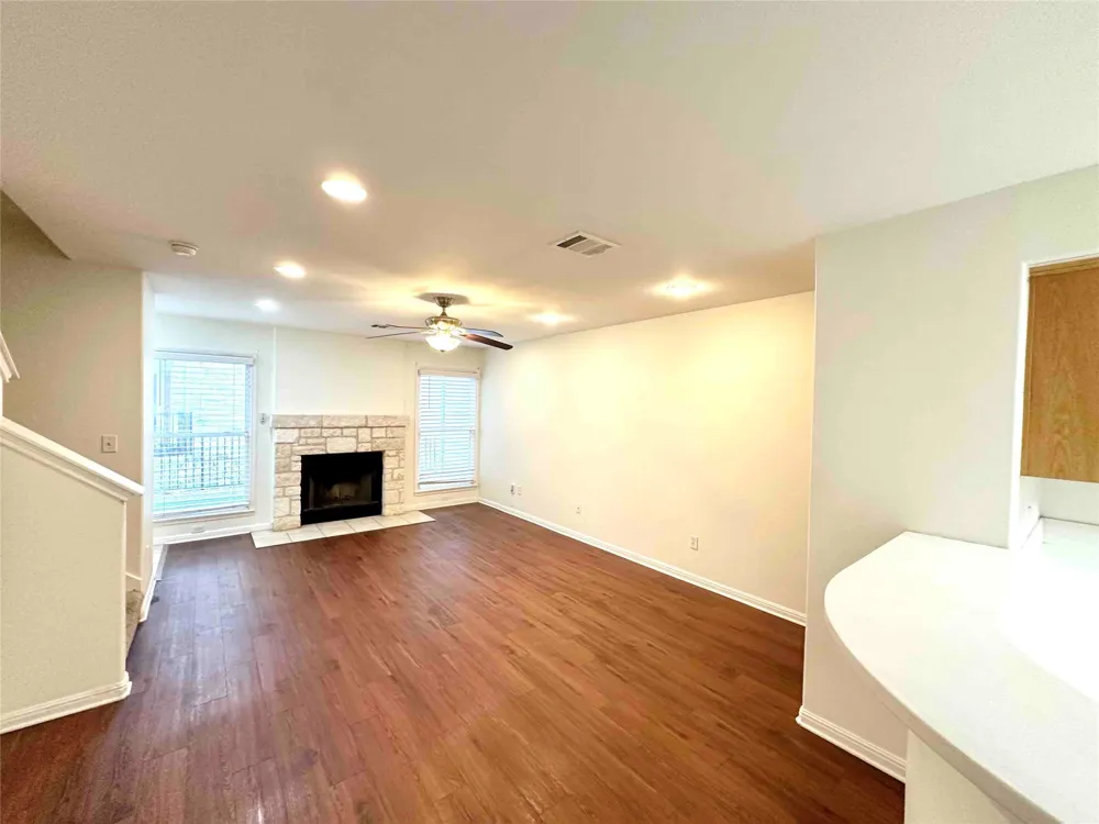 6900 E Riverside Drive #27 Austin, TX 78741