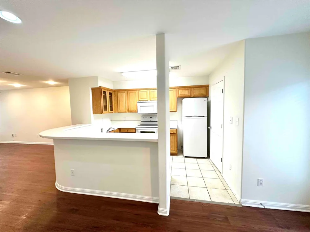 6900 E Riverside Drive #27 Austin, TX 78741