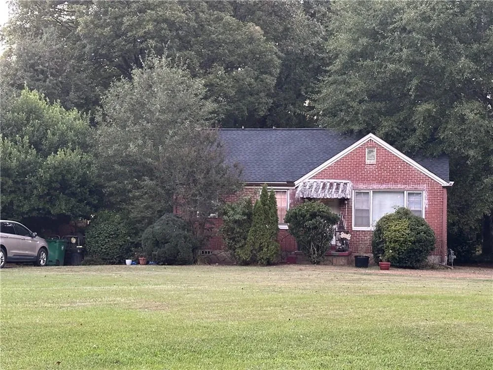 1860 S Columbia Place Decatur, GA 30032