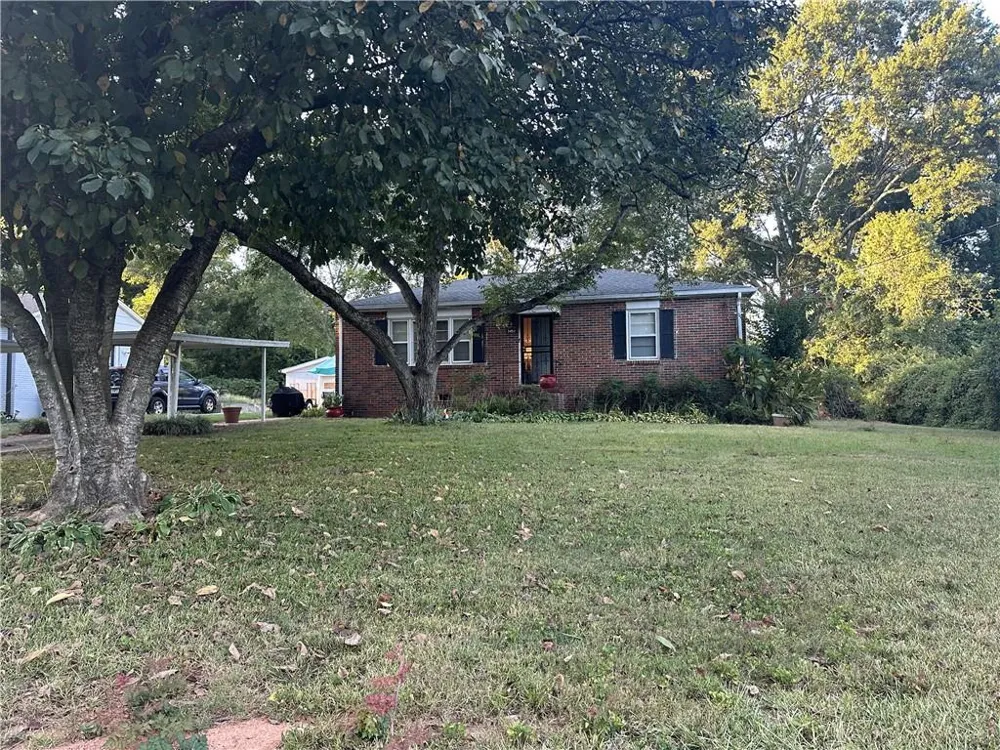 1860 S Columbia Place Decatur, GA 30032