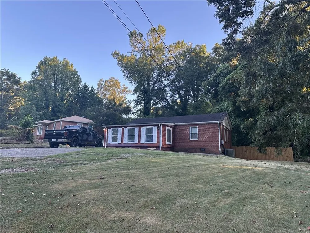 1860 S Columbia Place Decatur, GA 30032