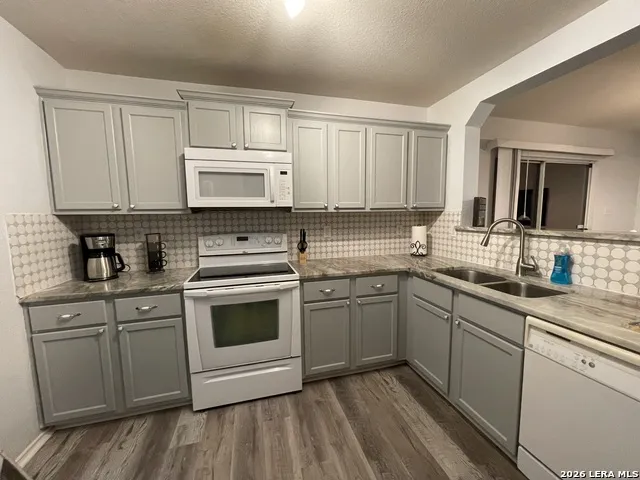11922 Meadow Wls San Antonio, TX 78254
