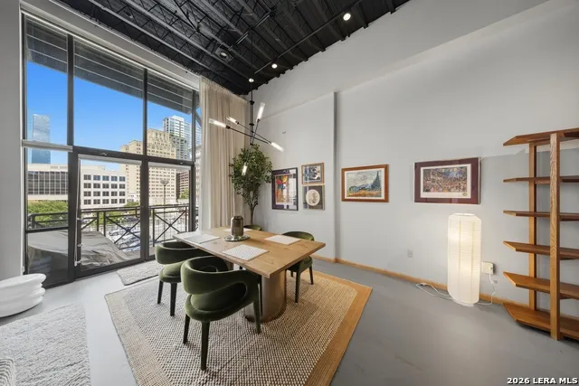 214 E Travis Unit 303 San Antonio, TX 78205