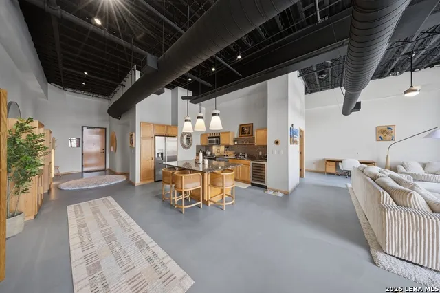 214 E Travis Unit 303 San Antonio, TX 78205