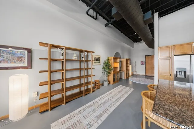 214 E Travis Unit 303 San Antonio, TX 78205